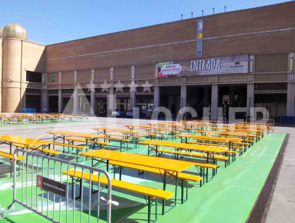 Lloguer de taules i bancs de fusta