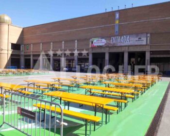 Lloguer de taules i bancs de fusta