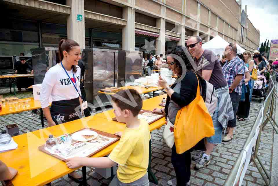 Renda de taules i bancs plegables