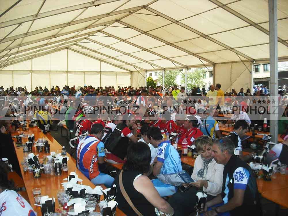 Lloguer de taules i bancs de fusta